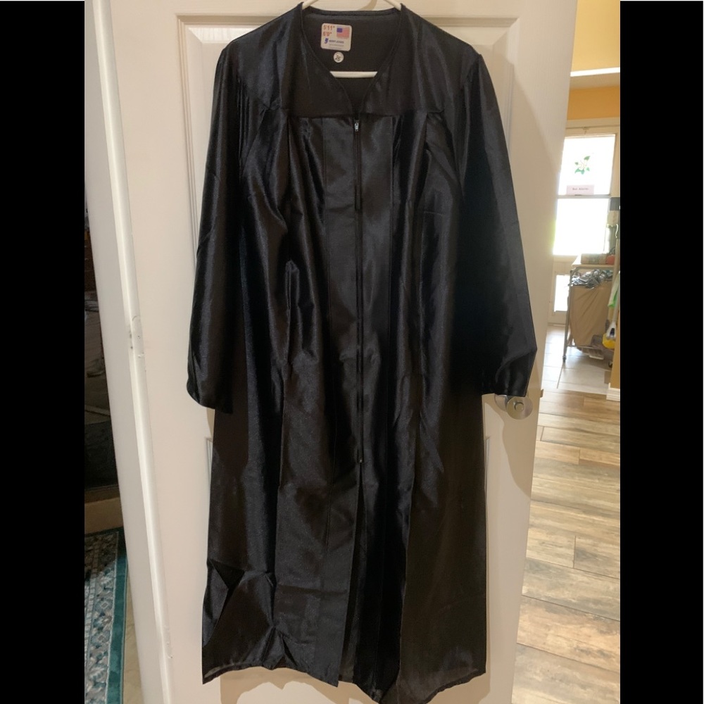 NWOT GRADUATION GOWN, BLACK